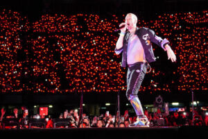 Chris Martin singing in Naples 21 June 2023